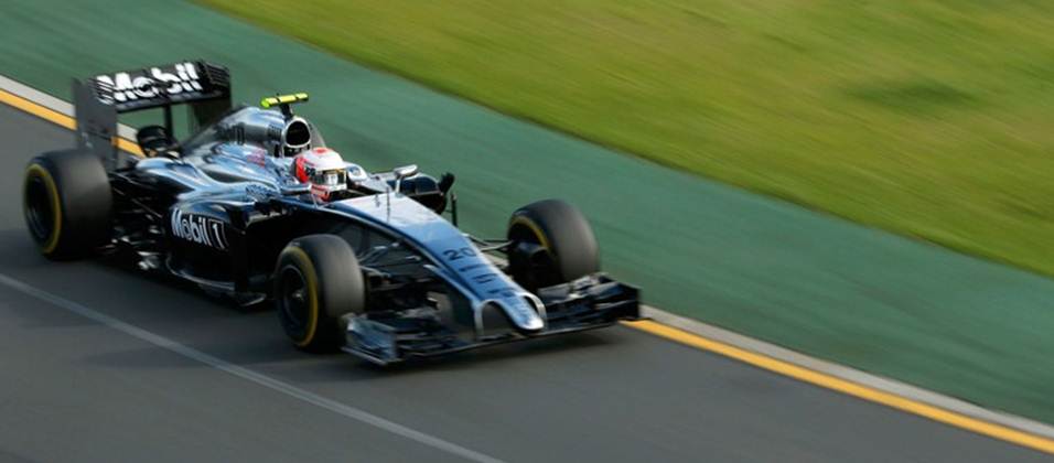 Magnussen fez uma estreia perfeita, repetindo Hamilton e Villeneuve