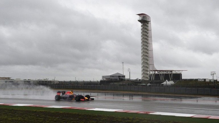 A Red Bull voltou a ser competitiva, e corre atrás de um motor para 2016.