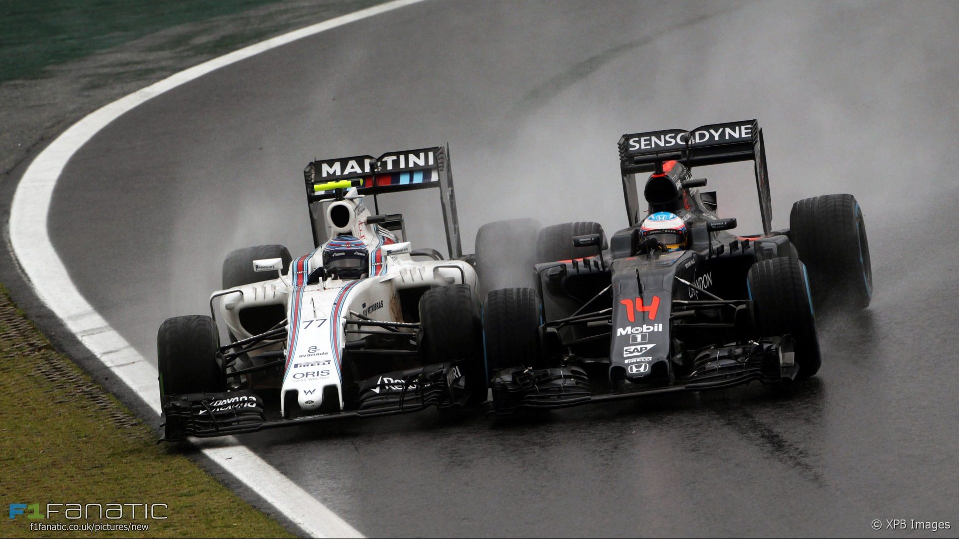 Alonso e Bottas andaram se divertindo domingo.